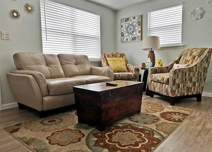 Quiet-clean-cottage-dogs Kitchen * Tallahassee